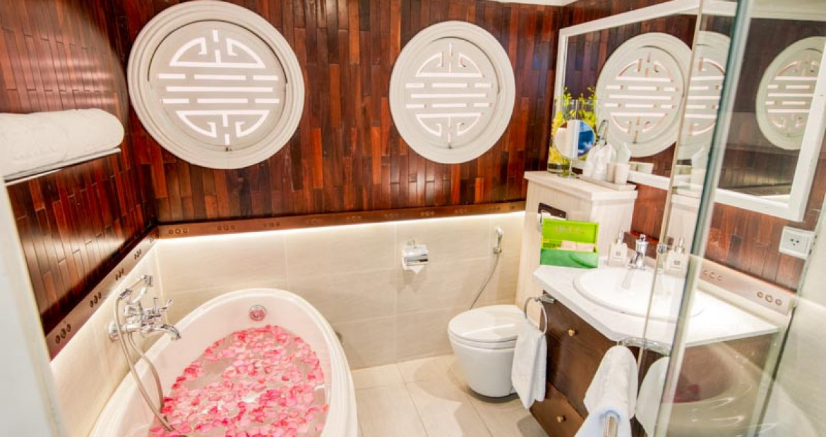 Bathroom-Au-Co-Suite-The-Au-Co-Luxury-Cruise-Halong-Bay.jpg