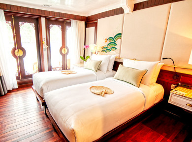 Executive-cabin-twin-beds-The-Au-Co-Luxury-Cruise-Halong-Bay.jpg